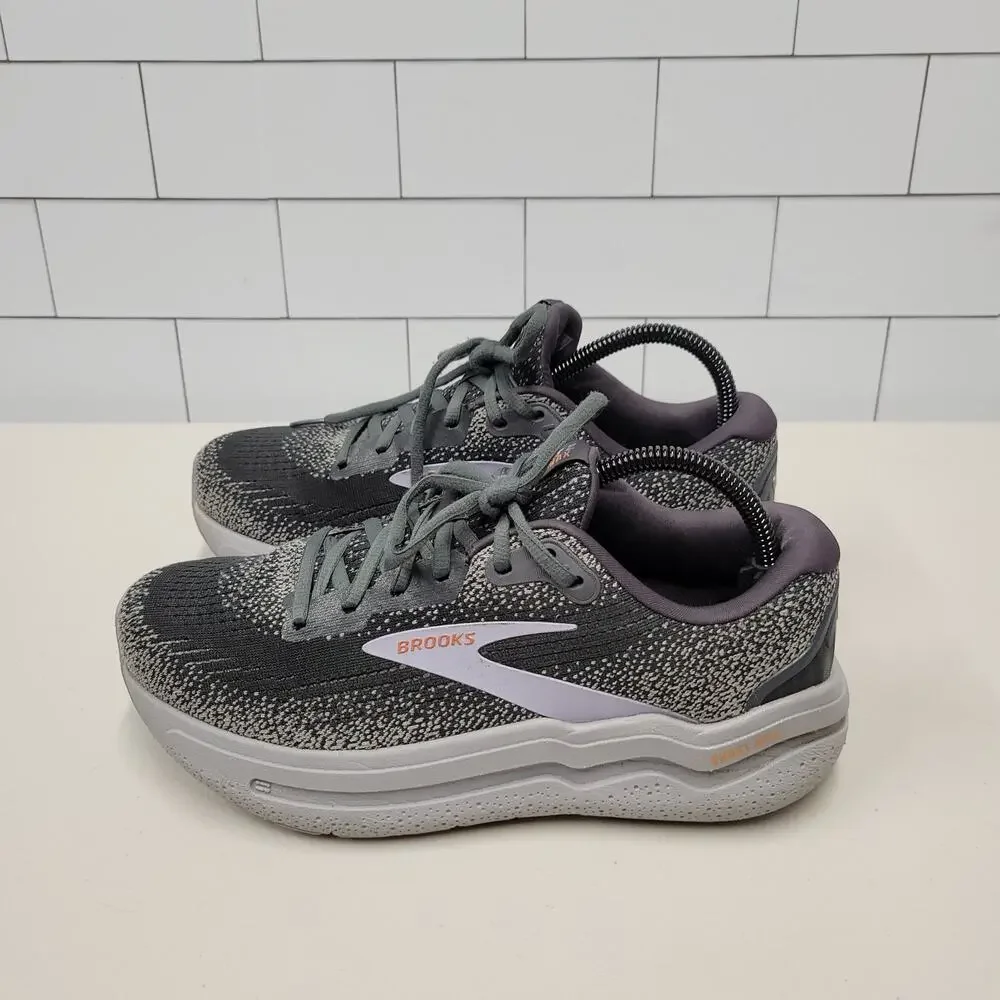 Brooks Women's Black and Gray Athletic Running Shoes